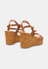 Bata Sandály na platformě - marrone