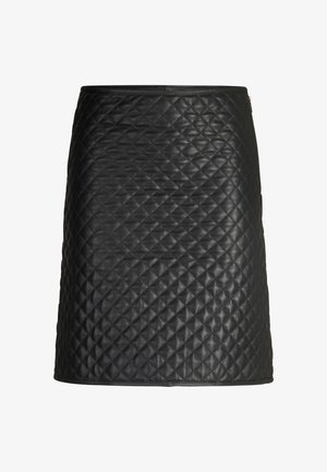 Czarna pikowana skórzana spódnica o prostym kroju, z gładką fakturą i subtelnym wzorem diamentowym, wykończona dyskretnym zamkiem.