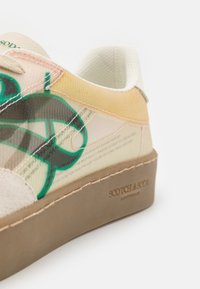 SCOTCH & SODA Plakka Leather Sneaker in white preppy green | endource