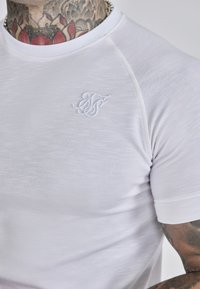 SIKSILK SMART  - Camiseta básica - white
