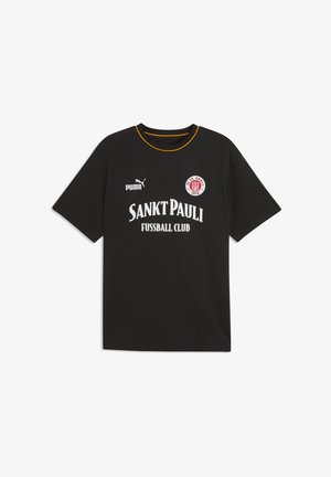 Tricou din bumbac negru cu guler rotund. Prezintă un desen alb cu textul „Sank Pauli Fussball Club” și un logo circular pe piept. Accente galbene.