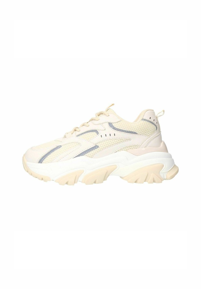 Crème mesh sneaker met lichtgrijze accenten, dikke witte zool en gebogen ontwerp. Heeft een ronde neus en vetersluiting.