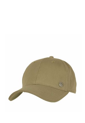 Khakifarbene Baseballkappe mit gebogenem Schirm, genähten Segmenten und einem kleinen runden Metallemblem an der Seite.