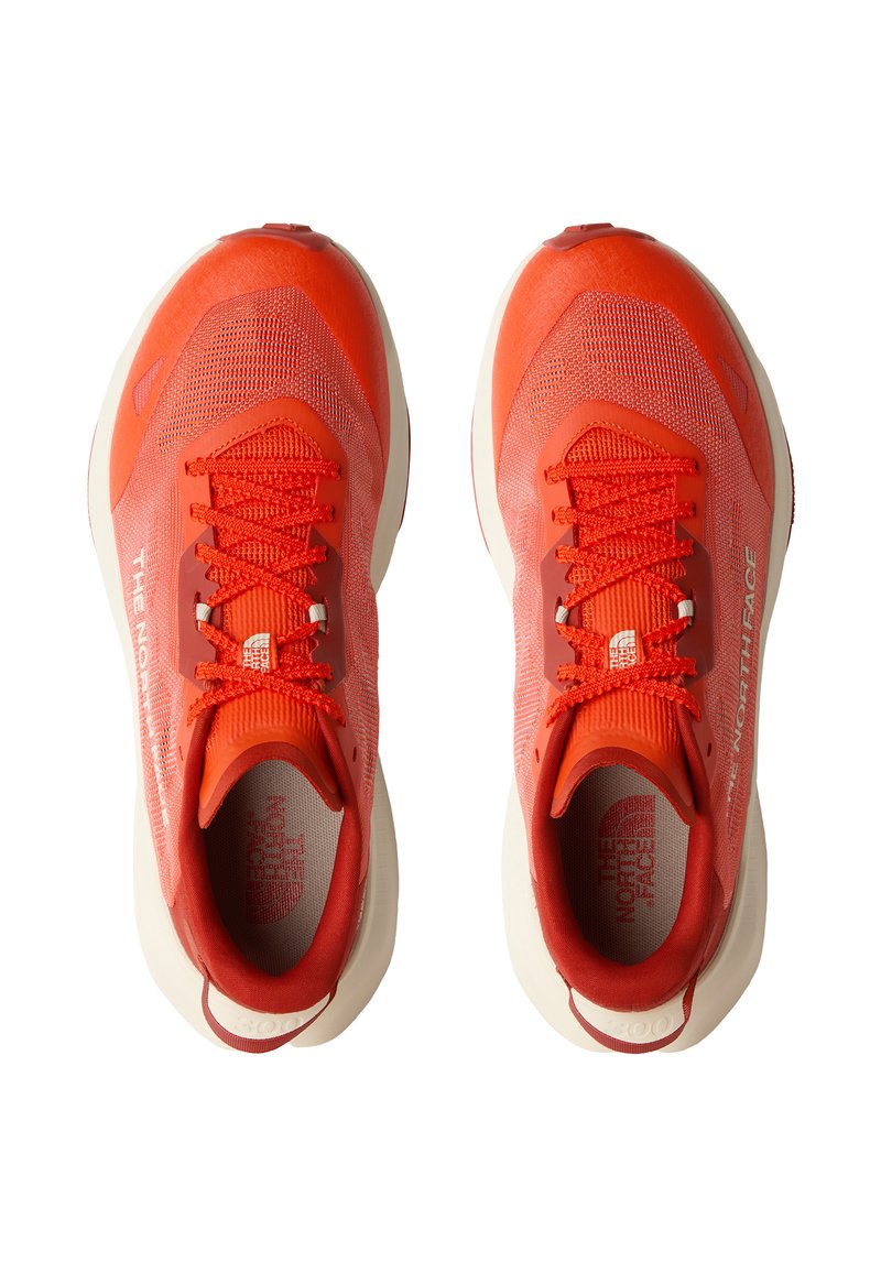 The North Face ALTAMESA - Sportovní boty - lava red iron clay