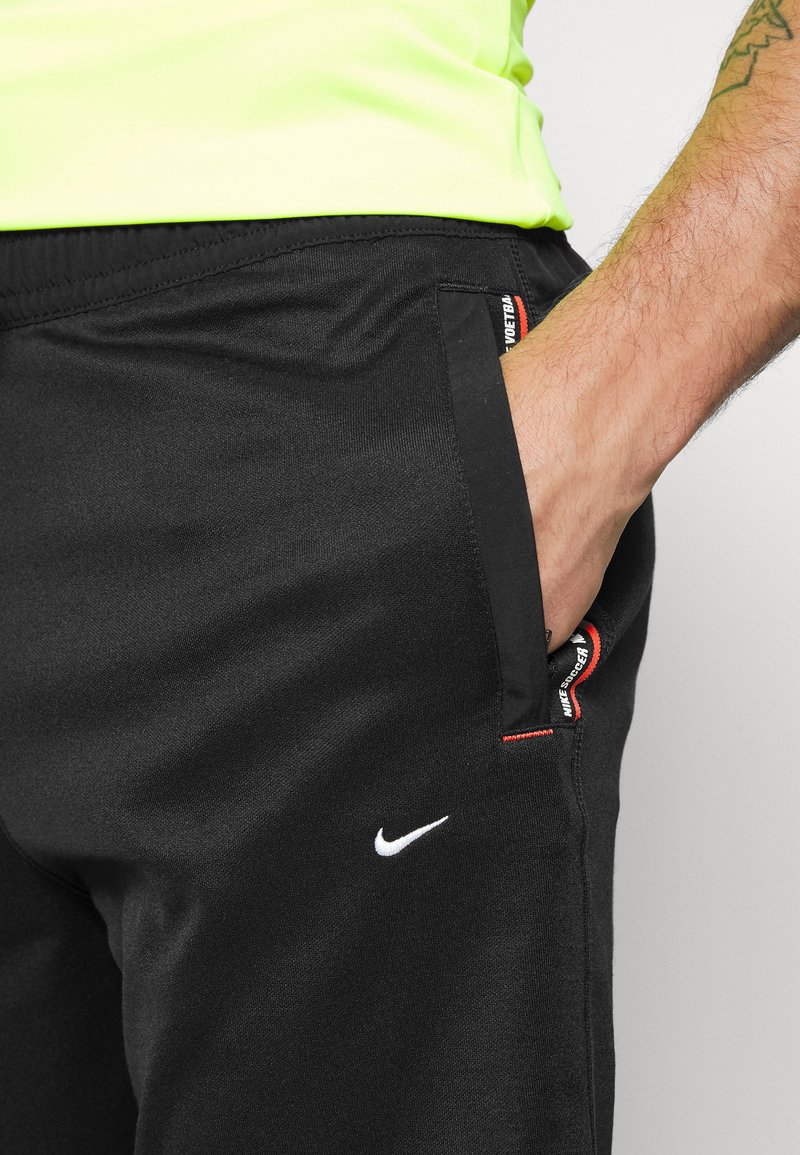 Herren Shirts | Nike Performance FC TRIBUNA SHORT kurze Sporthose black/habanero red/white/schwarz - TZ56934 Herren Shirts | Nike Performance FC TRIBUNA SHORT kurze Sporthose black/habanero red/white/schwarz - TZ56934