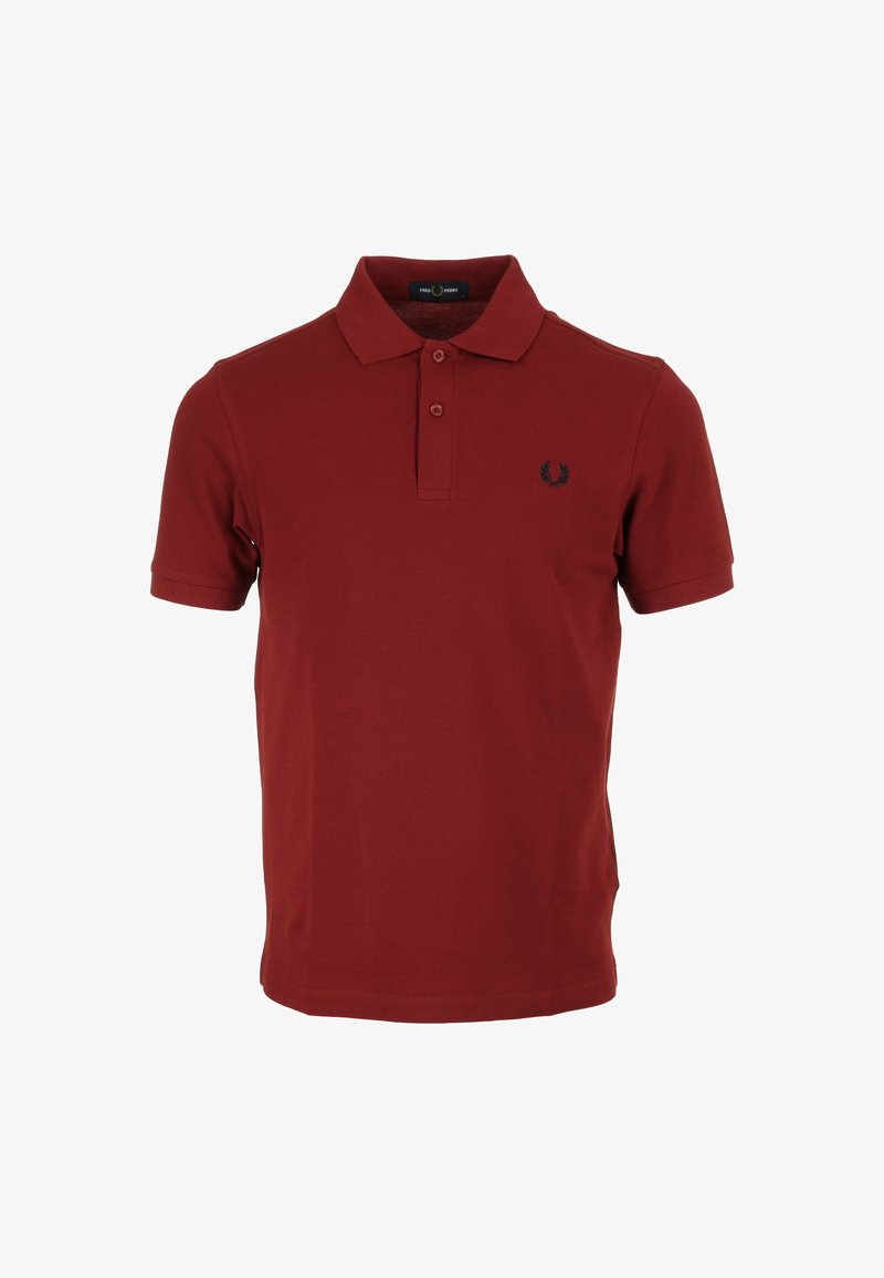 Maglietta polo rossa in cotone, con colletto classico, pattina con tre bottoni e piccolo logo ricamato sul petto.