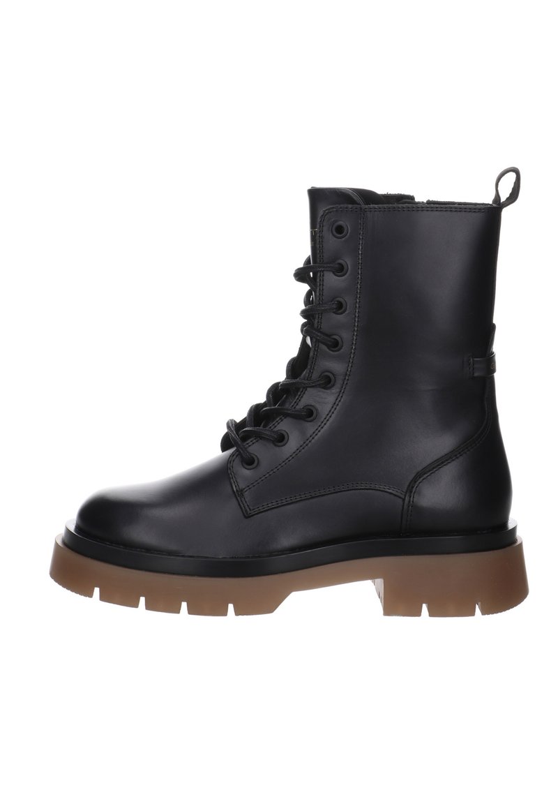 Stivaletti in pelle nera con punta rotonda, design con lacci e suola spessa in gomma marrone. Presentano una linguetta sul retro e dettagli cuciti.
