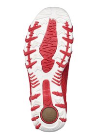 Semelle de chaussure de sport rouge avec une base en caoutchouc blanc texturé. Les caractéristiques notables incluent des crampons de traction individuels et un disque de absorption des chocs circulaire.