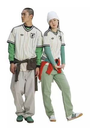adidas Sportswear, MAILLOT EXTÉRIEUR AUTHENTIQUE JAPON COUPE DU MONDE 2026 UNISEX - T-shirt imprimé - off white