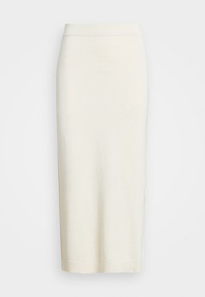 Jupe crayon blanche en tricot, avec une coupe ajustée et une taille côtelée. Texture lisse, longueur genou, sans motifs ni ornements visibles.