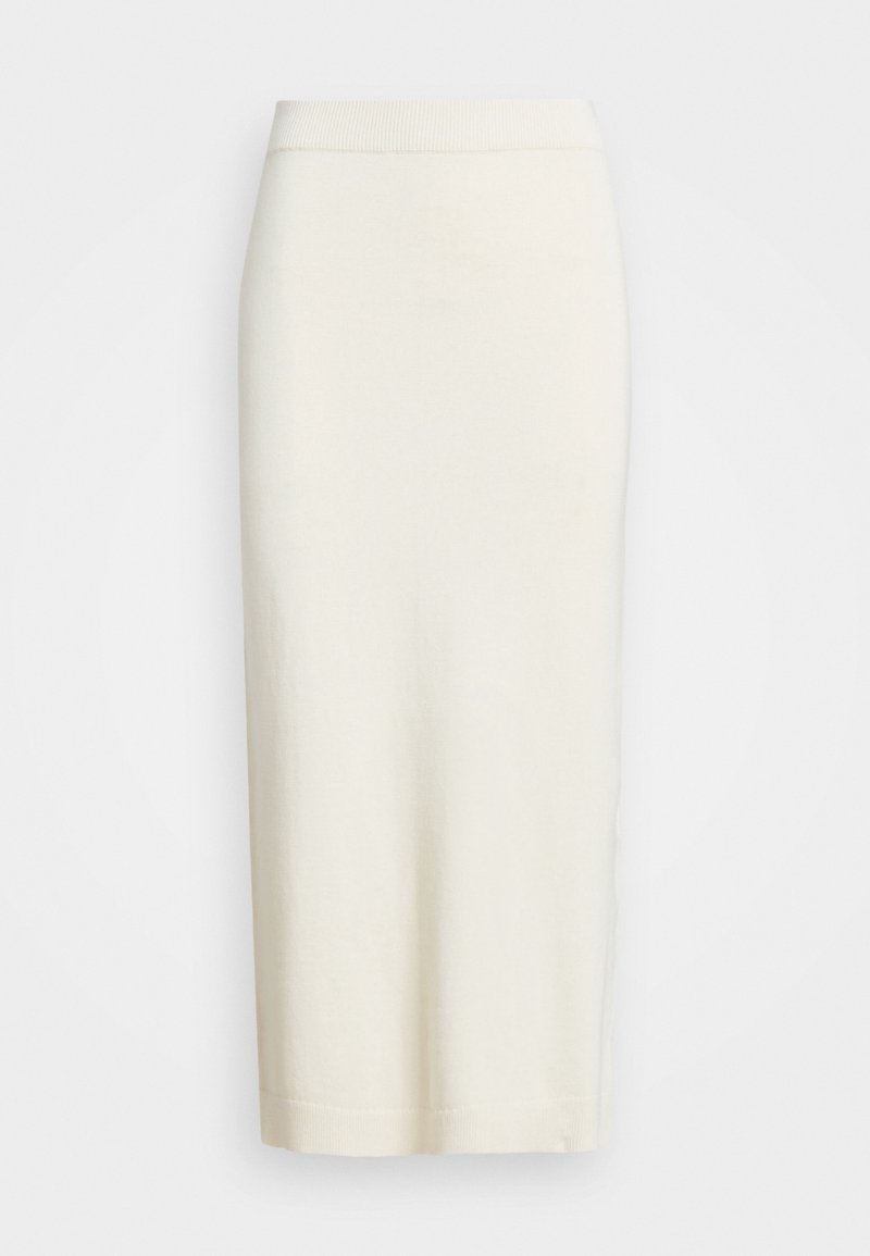 Bílá pletená tužková sukně s přiléhavým střihem a žebrovaným pasem. Hladká textura, délka ke kolenům, bez viditelných vzorů nebo ozdob.