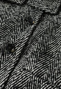 Mango Abrigo corto - black