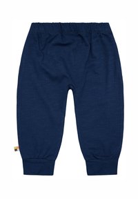 Marineblaue Baumwollhose mit elastischem Bund, rüschierten Bündchen und einem kleinen mehrfarbigen Etikett an der Seite. Glatte Textur.