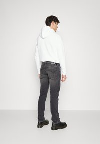 Calvin Klein Jeans SLIM - Calças de ganga justas - denim grey