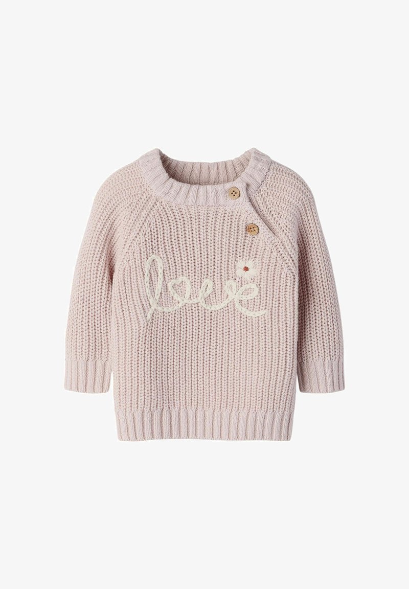 Pull tricoté rose clair avec col et poignets côtelés. Orné d'une broderie "love" et de deux boutons en bois sur l'épaule.