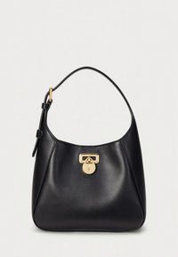 Čierna kožená kabelka s oblým tvarom, jedným popruhom a zlatým uzáverom na prednej strane. Hladká textúra s minimálnymi detailmi.