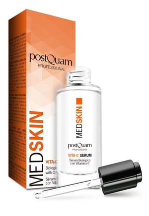 Botella cuentagotas de vidrio transparente y caja naranja del suero postQuam Med Skin Vita-C con vitamina C para el cuidado profesional de la piel.