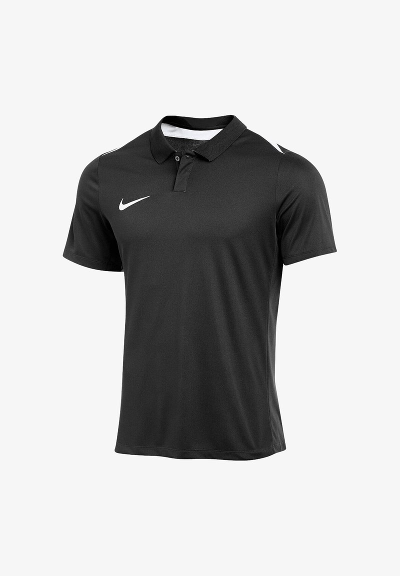 Zwart poloshirt gemaakt van gladde stof, met een drie-knopenknopsluiting, korte mouwen en een wit Nike-logo op de linkerborst.