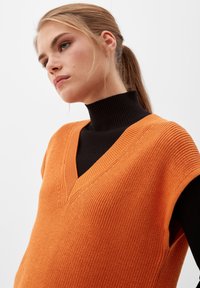s.Oliver À ENCOLURE EN V - Jumper - orange