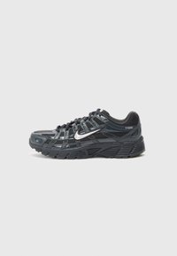 Nike Sportswear - Sporta apavi - off noir/silver-coloured Miniatūras attēls 1