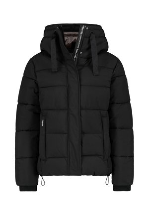 Schwarze Steppjacke mit Kapuze, ausgestattet mit horizontal gesteppte Abschnitte, zwei Fronttaschen und verstellbaren Kordelzügen. Glatte Textur und Oberfläche.