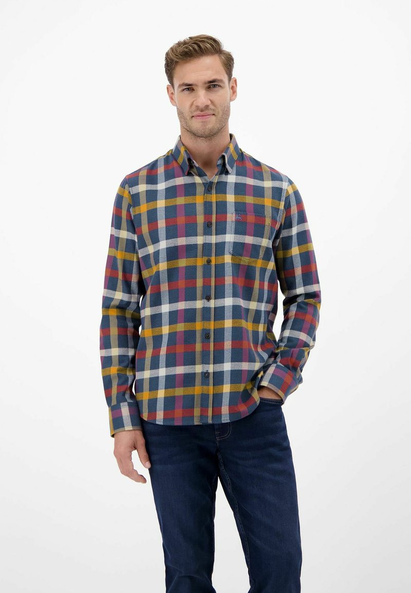 Heren overhemd met knopen in een meerkleurig ruitpatroon; voorzien van blauw, geel, rood en wit; gemaakt van een katoenmix en heeft een zakdetail.