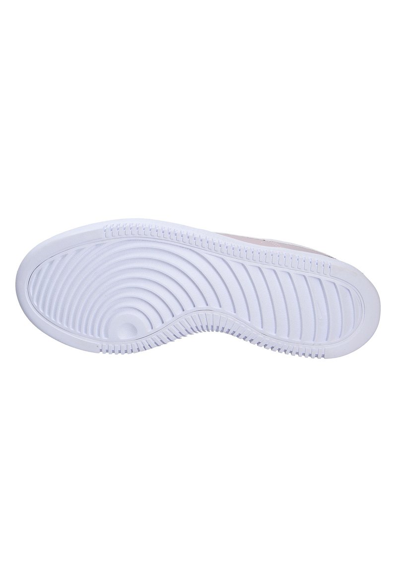 Suola di scarpa in materiale gommoso bianco, forma arrotondata, testurizzata con scanalature e creste concentriche per aderenza e trazione.