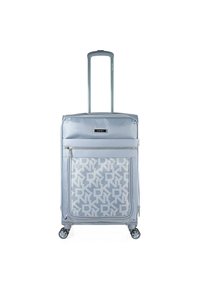 Maleta de mano azul claro con un acabado liso, que cuenta con un bolsillo frontal con estampado y un mango retractable, apoyada sobre cuatro ruedas.