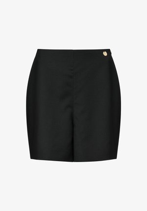 Czarne dopasowane szorty o gładkiej fakturze, wysoki stan i mały złoty detal z logo na pasku. Prosty design, bez wzorów.