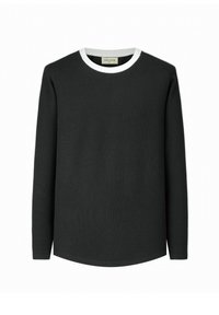 Chemise à manches longues noire avec un col rond. Présente un col côtelé blanc contrastant et un ourlet droit. Fabriquée en tissu doux et lisse.