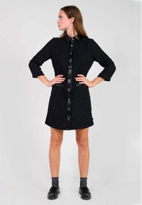DROITE JAYA - Robe chemise - noir