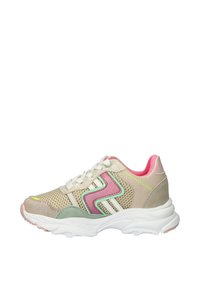 Beige sneaker met witte veters, roze en mintgroene accenten, meshpanelen en een dikke witte zool, zijaanzicht op een witte achtergrond.