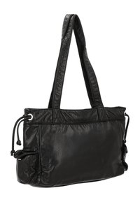 Czarna torba typu tote z fakturowanej skóry, z podwójnymi górnymi uchwytami oraz sznurowanymi akcentami po bokach umożliwiającymi regulację kształtu i rozmiaru.