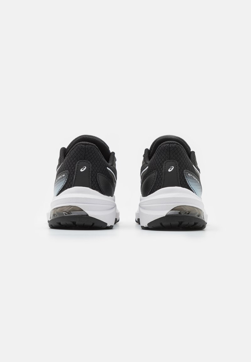 Zapatillas deportivas negras con un upper de malla texturizada, suela blanca y sutiles acentos azules en el talón, con un diseño recurvado en la parte posterior.