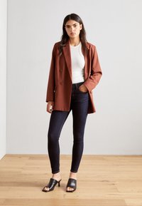 Esprit Uske traperice - saluda rinse blue