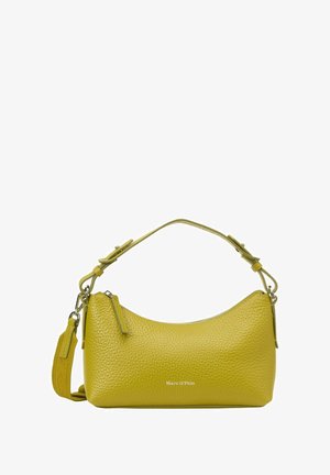 Sac à main en cuir texturé jaune avec deux sangles réglables et une fermeture éclair, marque Marc O'Polo visible sur le devant.