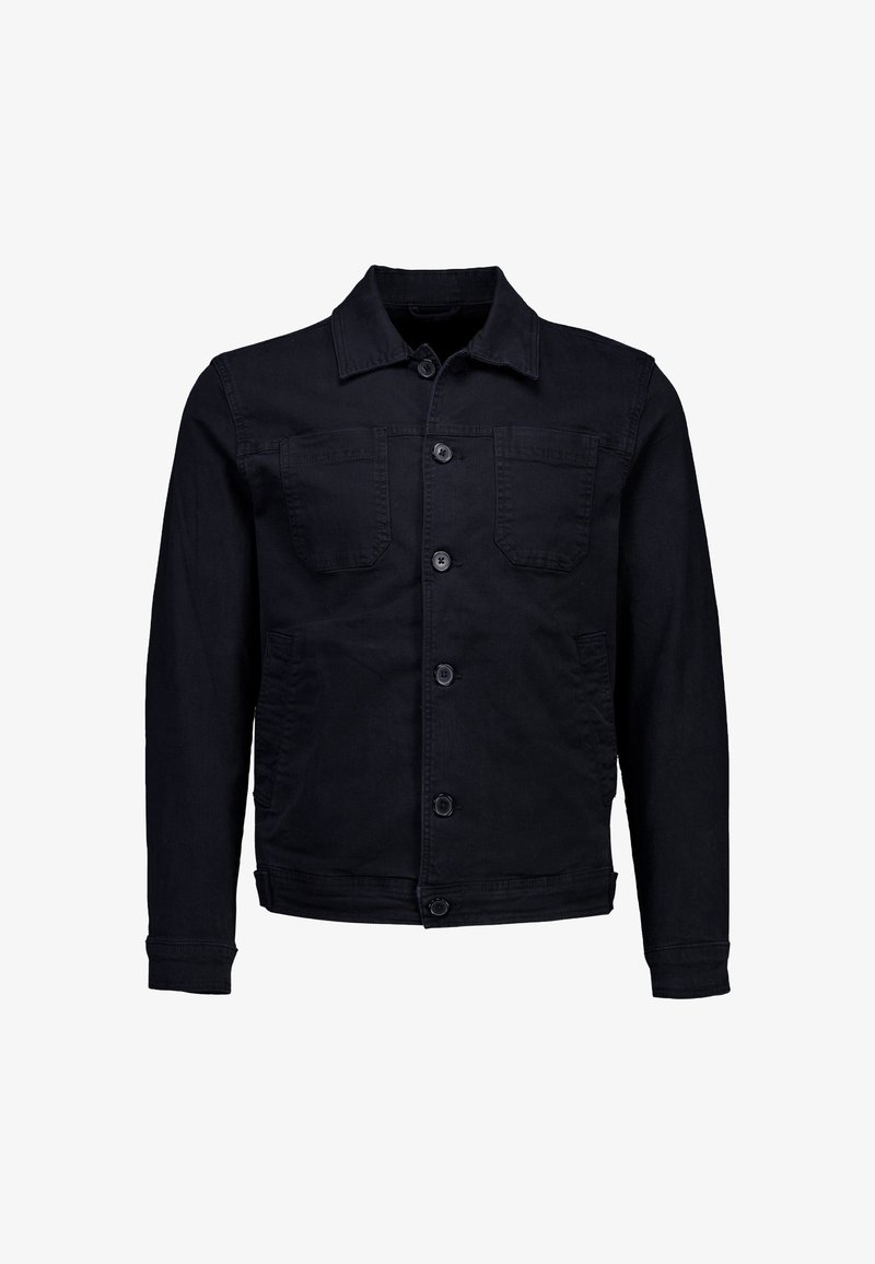 Giacca in denim scuro con apertura frontale a bottoni, due tasche sul petto e colletto classico. Il tessuto è resistente con una texture liscia.