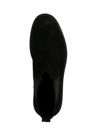 Bottine en daim noir avec des panneaux élastiques sur les côtés et une languette de tirage. Bout arrondi et semelle en caoutchouc plate, avec une texture lisse et un design minimaliste.