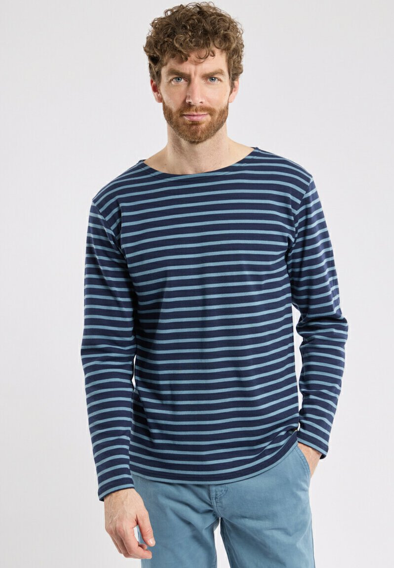 Camicia a maniche lunghe a strisce blu navy e azzurro con collo a barca. Tessuto morbido con vestibilità rilassata e spacchi laterali all'orlo.