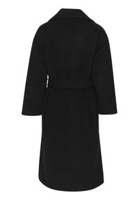 Cappotto nero realizzato in tessuto testurizzato, con un ampio colletto, maniche lunghe, una cintura in vita e un taglio posteriore di media lunghezza.