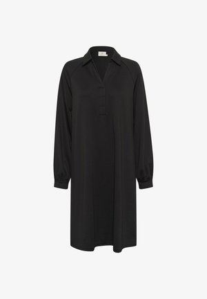 Melna kleita ar apkakli, pogu rindas priekšpusē un garām raglanu piedurknēm ar elastīgiem aprocēm; izgatavota no gludas, maigas auduma.