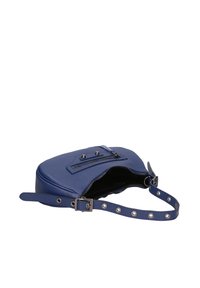 Borsa a spalla in pelle blu Navy con una forma strutturata, tasca con zip sul davanti, tracolla borchiata e superficie testurizzata. La parte superiore aperta rivela l'interno.