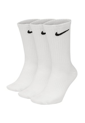 Tres pares de calcetines cortos blancos con logotipos de Nike en negro cerca de la parte superior, textura acanalada en la parte superior.