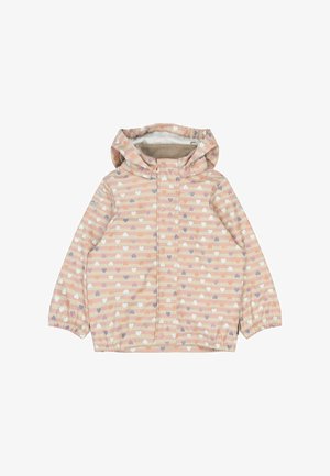 Letvægts lyserød jakke med hætte, frontlynlås og rækker af hjerter i hvid, lilla og ferskenfarvet på en stribet baggrund.