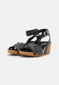 Bullboxer Sandaletter med kilklack - black
