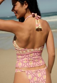 Next Bikinio viršutinė dalis - cream pink paisley