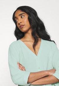 JDY JDYCAPOTE 3/4  - Blusa - pastel turquoise