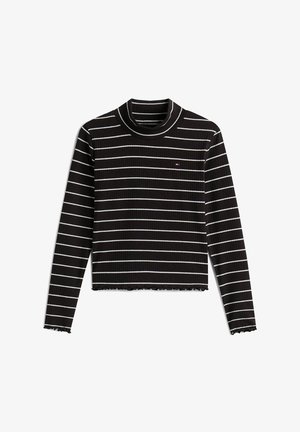 Juodas ribotas golfo marškinėlis su baltomis horizontalinėmis juostelėmis, trumpas dizainas ir raukšlėta apatinė dalis. Mažas logotipo akcentas kairėje krūtinės pusėje.