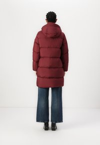 Tommy Hilfiger CASUAL COAT - Geacă cu puf - deep rouge