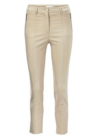 Beige slim fit broek met een soepele textuur, voorzien van zijritszakken en een recht model. Inclusief een knoopsluiting aan de voorkant.
